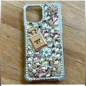 BLING IPHONE 12 PROMAX CASE BEAUTIFUL JEWELED BEDAZZLED PRETTY CHANEL